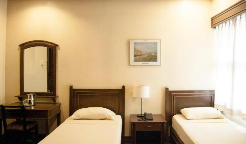 Malate Pensionne Manila Esterno foto
