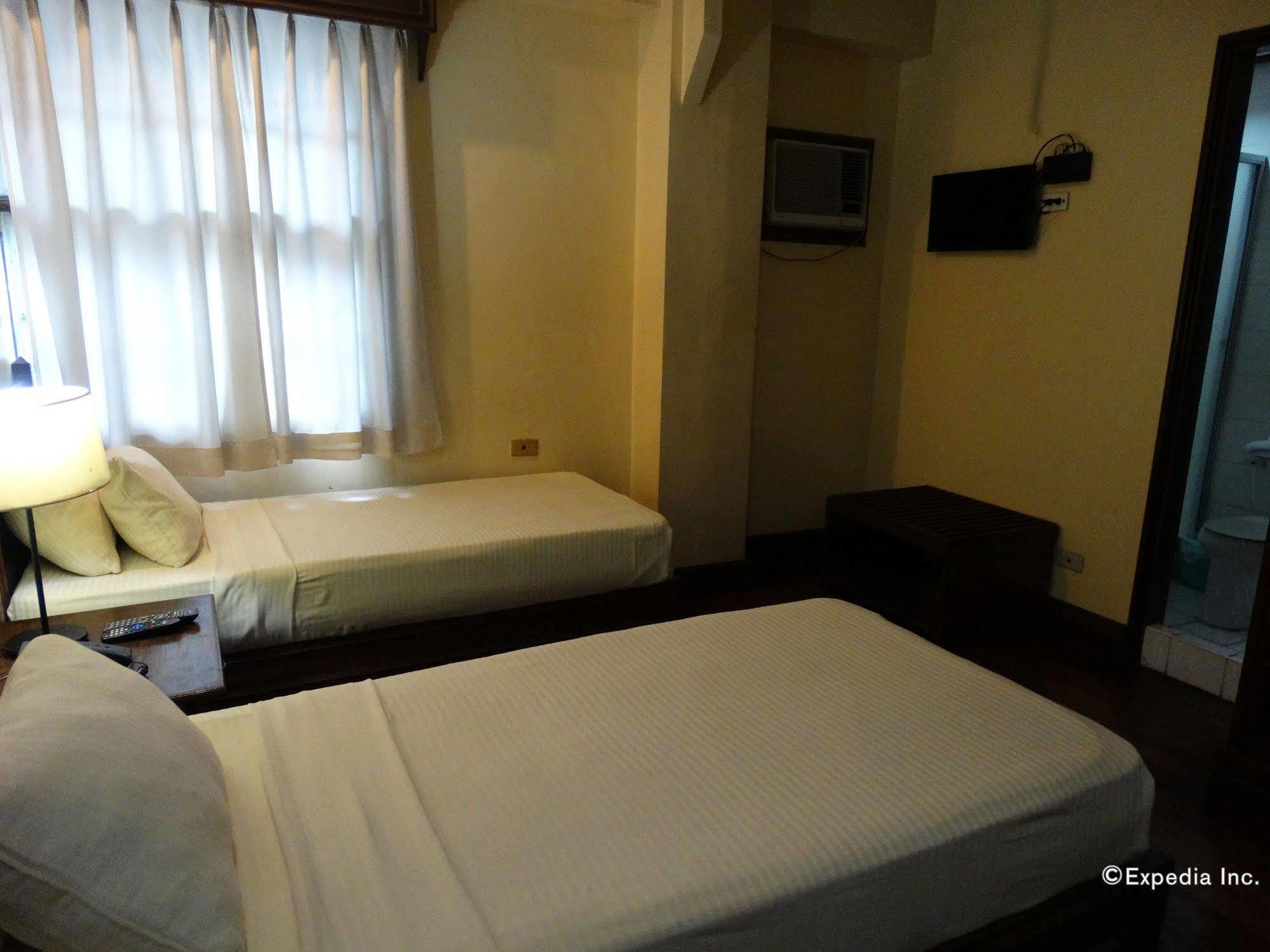 Malate Pensionne Manila Esterno foto